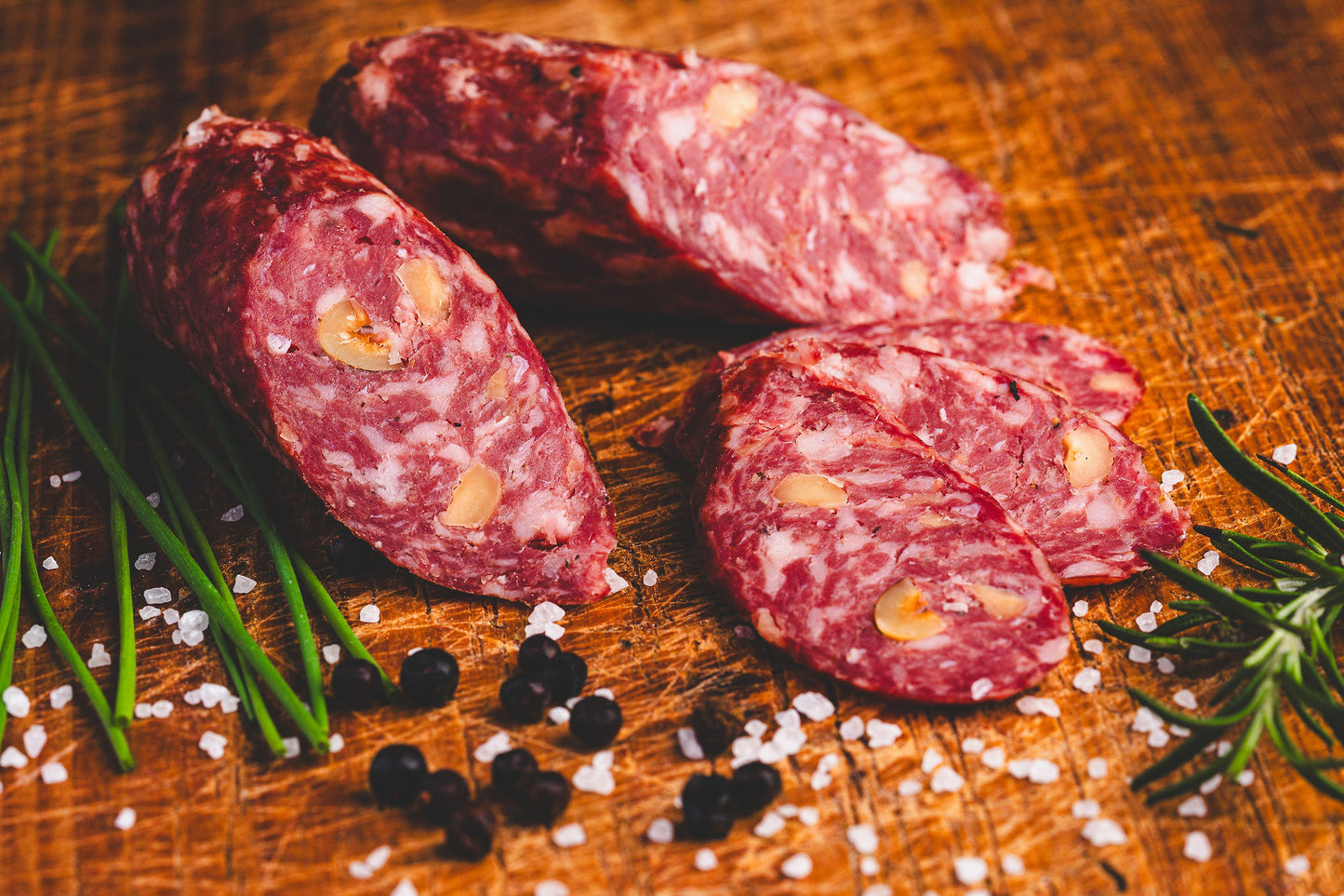 Salami de sanglier aux noisettes